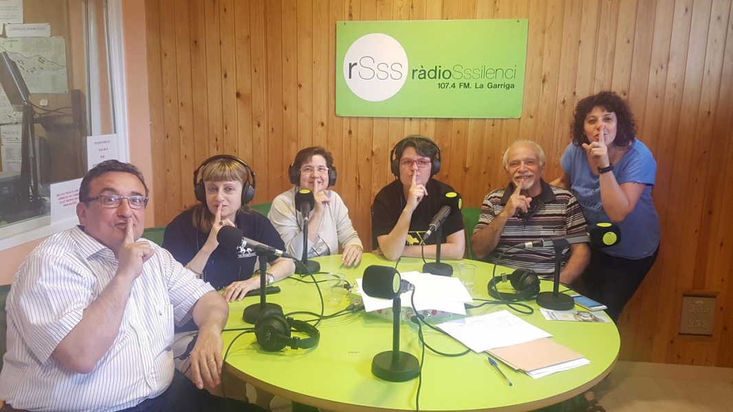 Noves càpsules de català a Ràdio Silenci