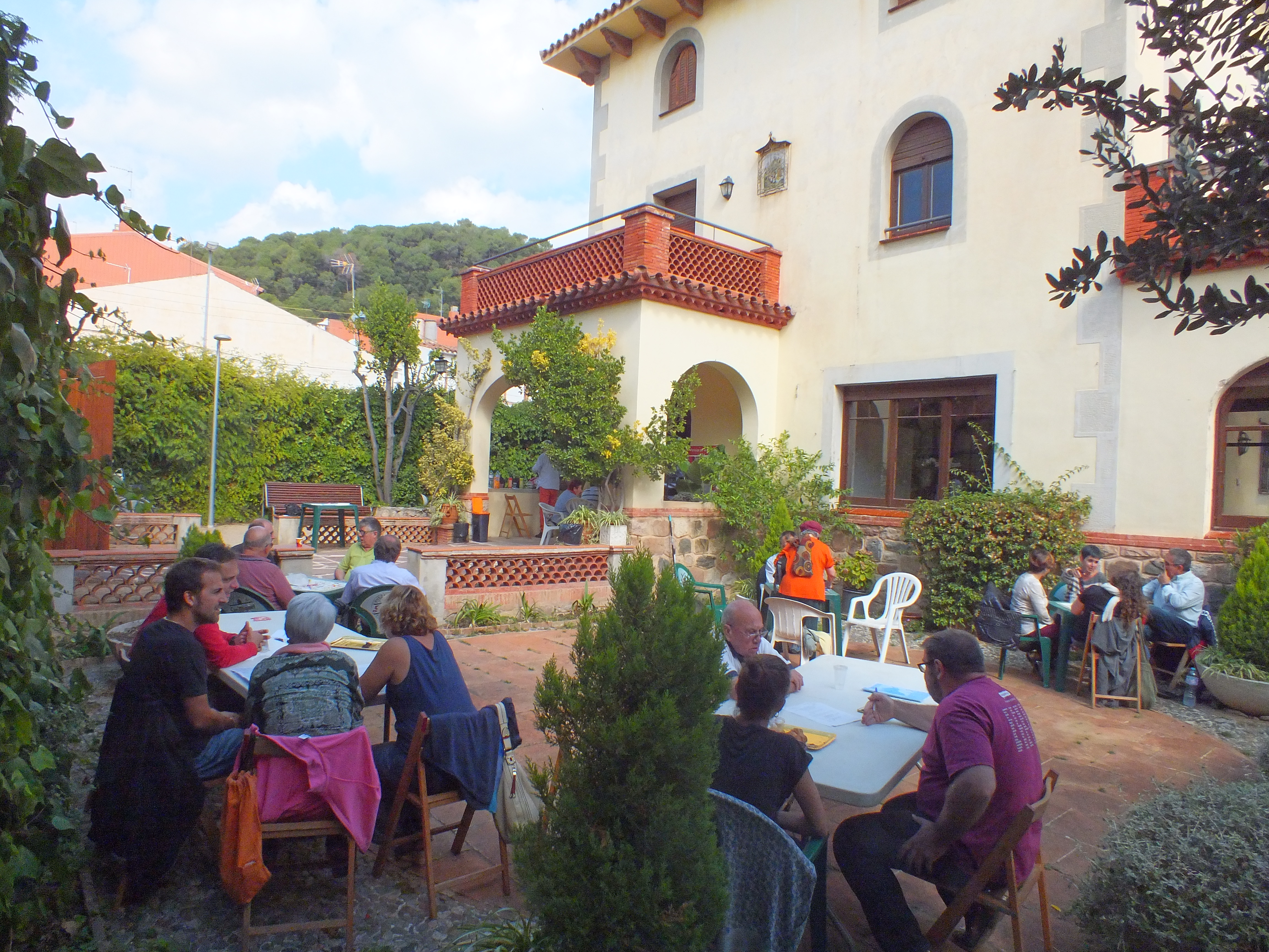 Una quarantena de persones, al taller de pressupostos