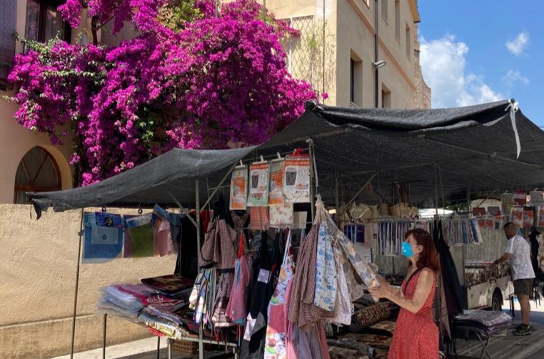 El mercat mantindrà la nova ubicació tot el juliol