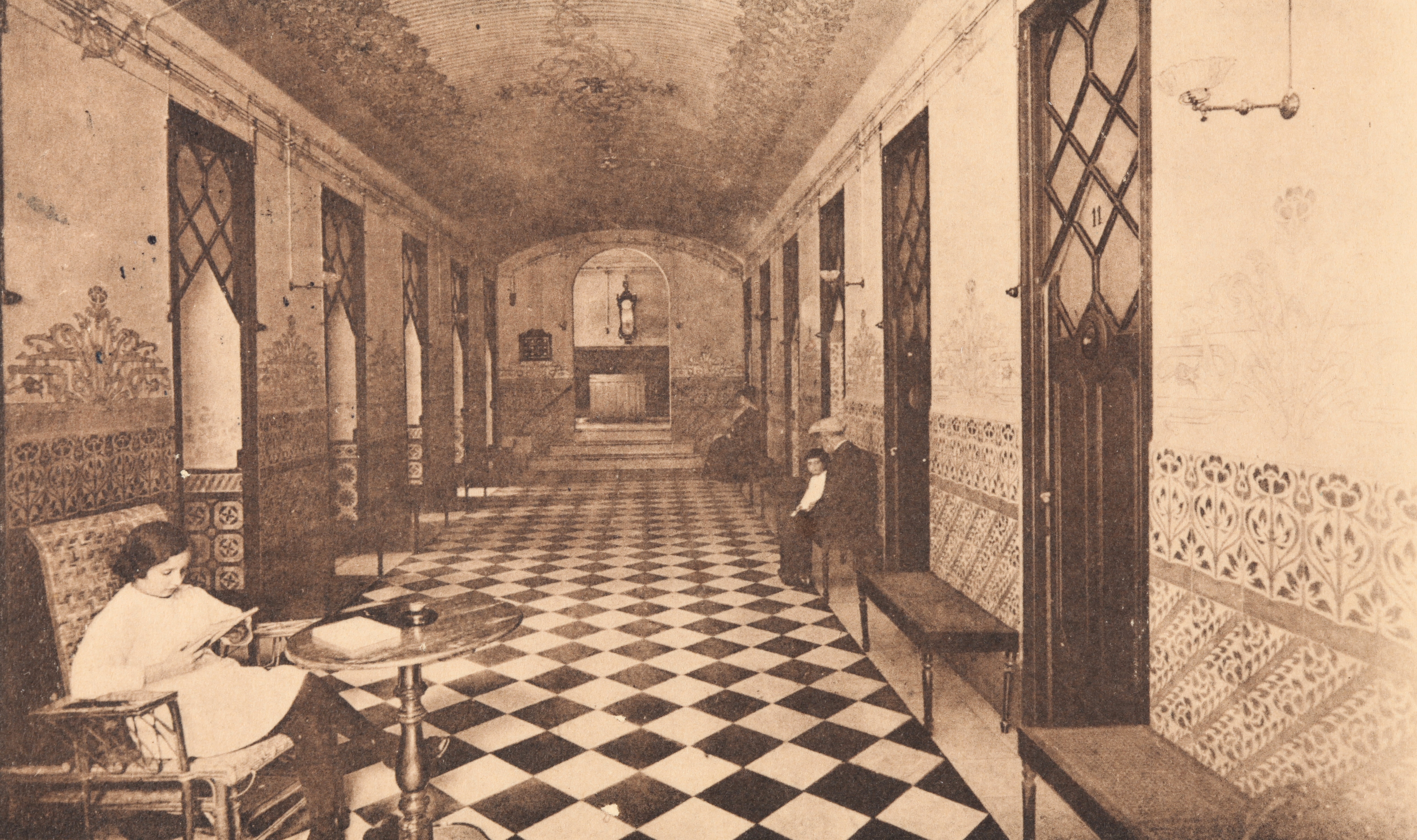 La galeria de banys del Balneari Blancafort a la dècada de 1920. Foto cedida per Víctor Krenn