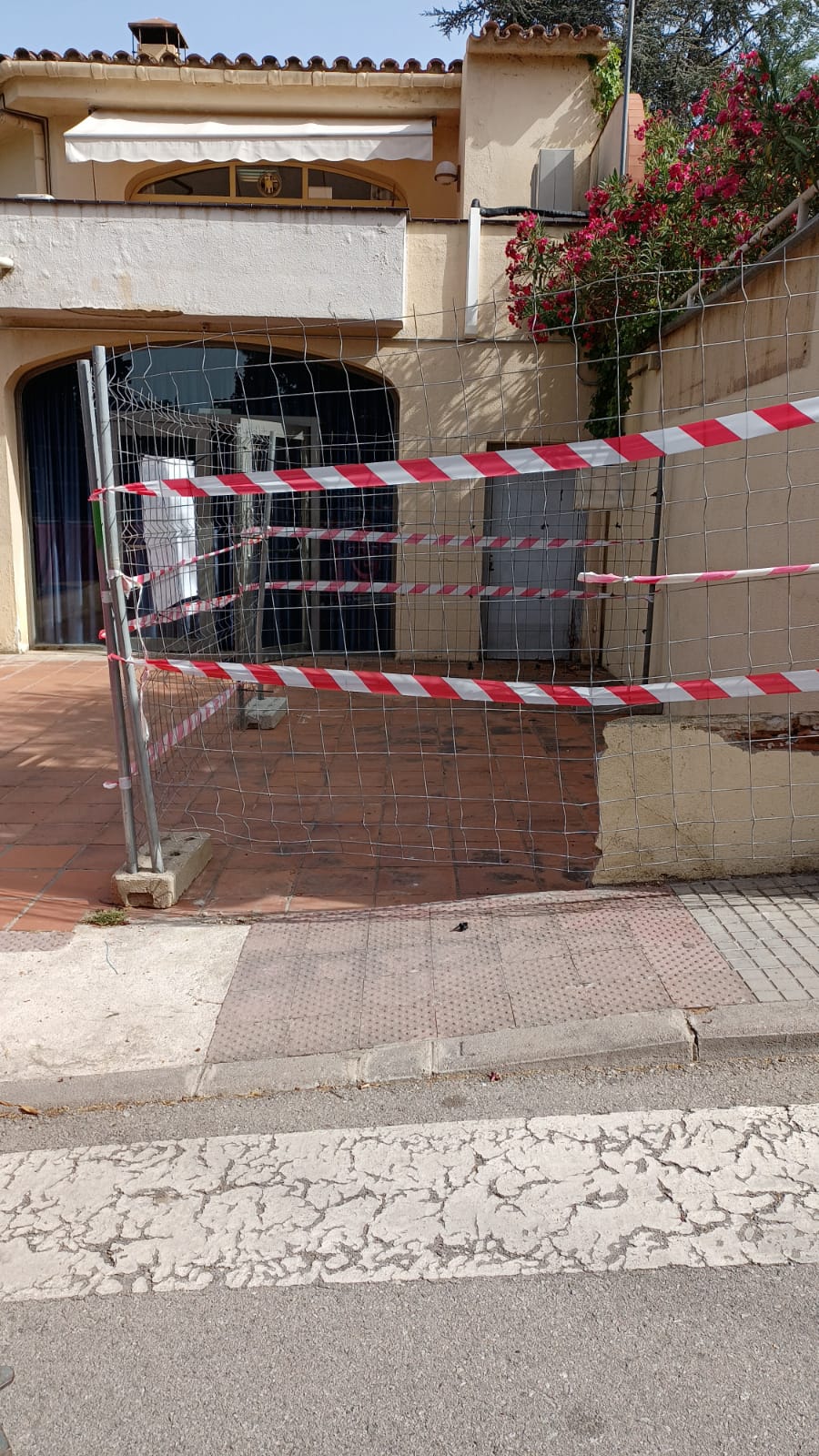 Comença la instal·lació d'un lavabo a la plaça del Silenci