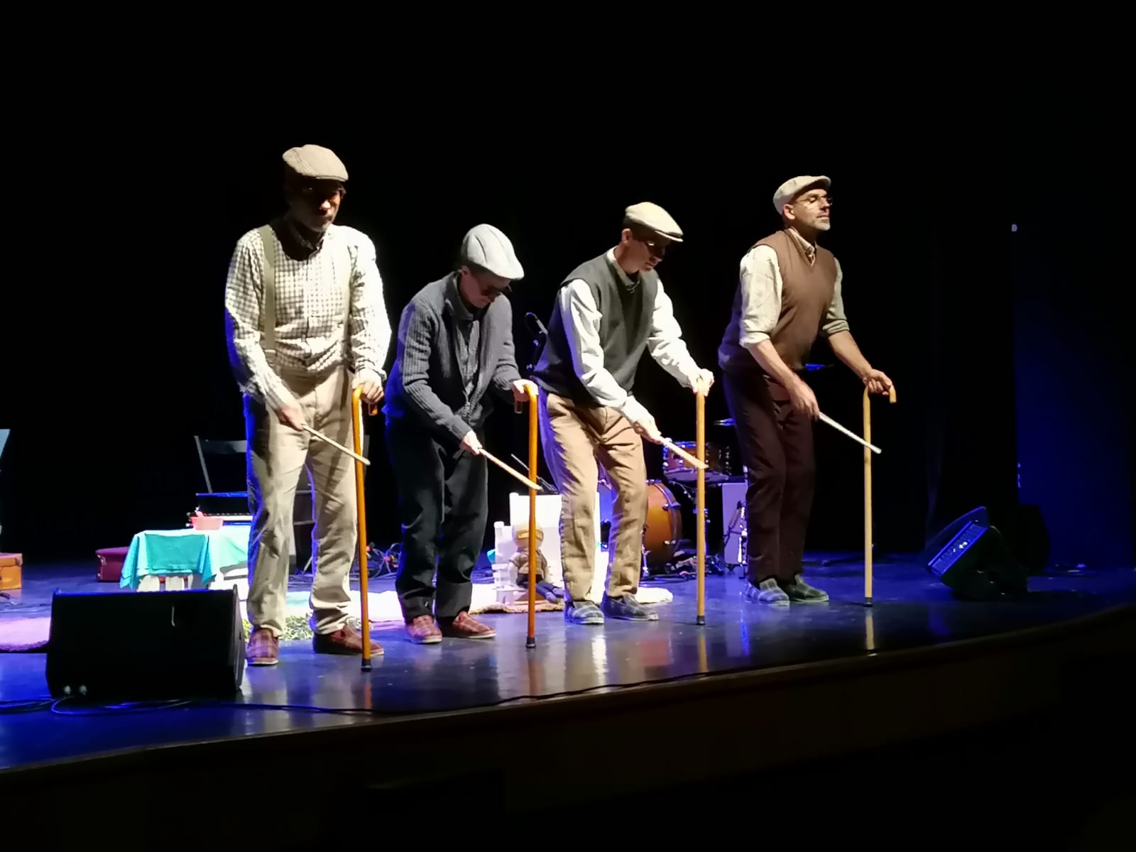 Les Activitats Culturals a les Escoles acosten l'alumnat al teatre, la música i l'art