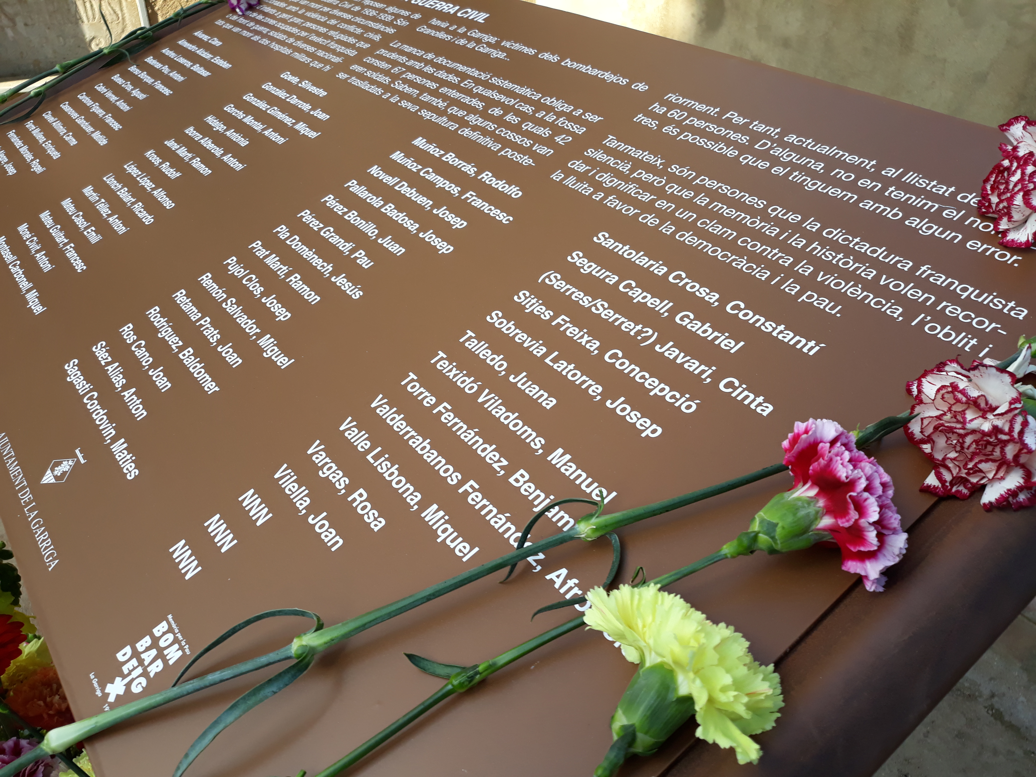 Acte institucional de record de les víctimes del bombardeig