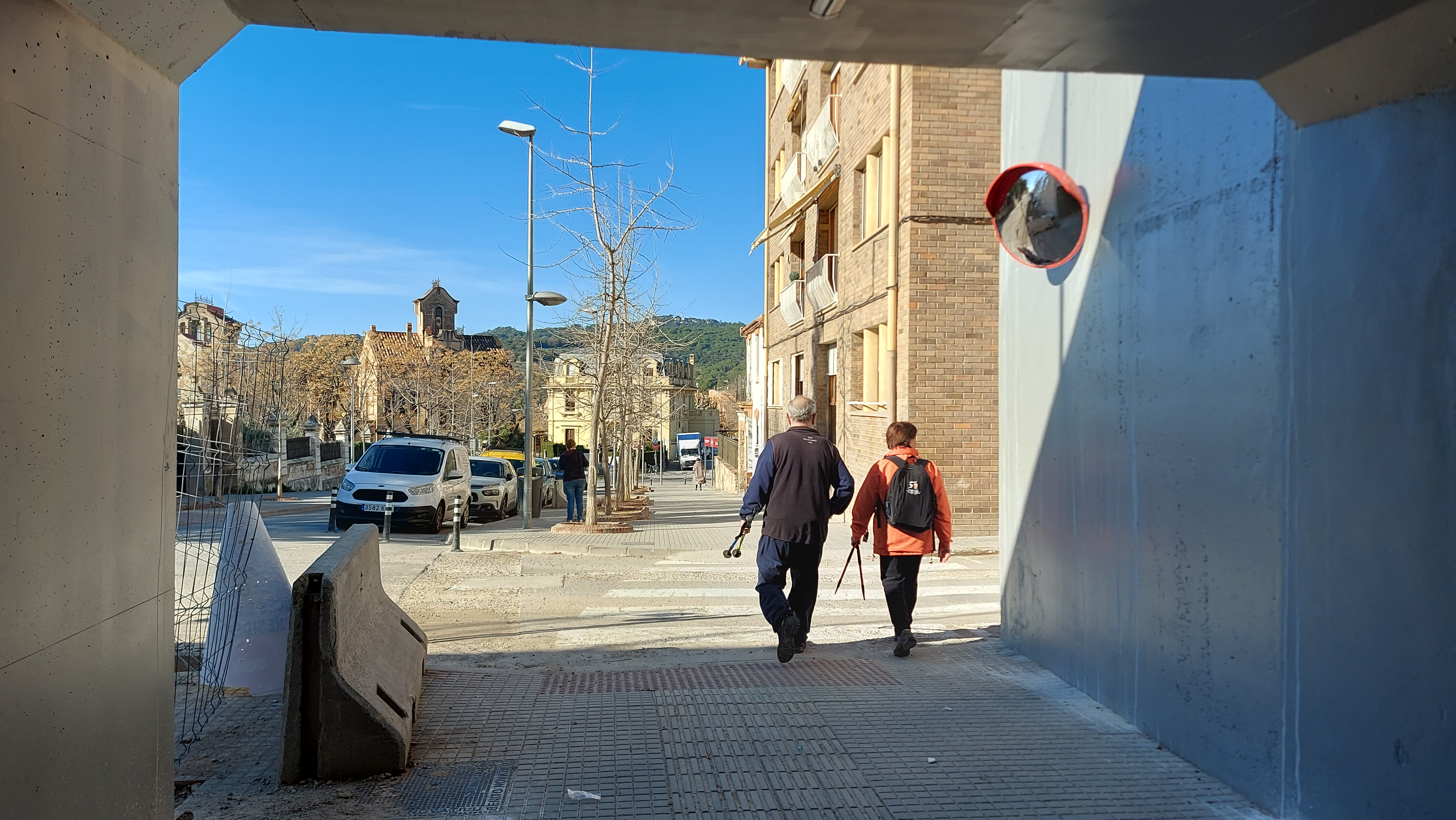 Miralls per millorar la seguretat al pas d'Ignasi Sala