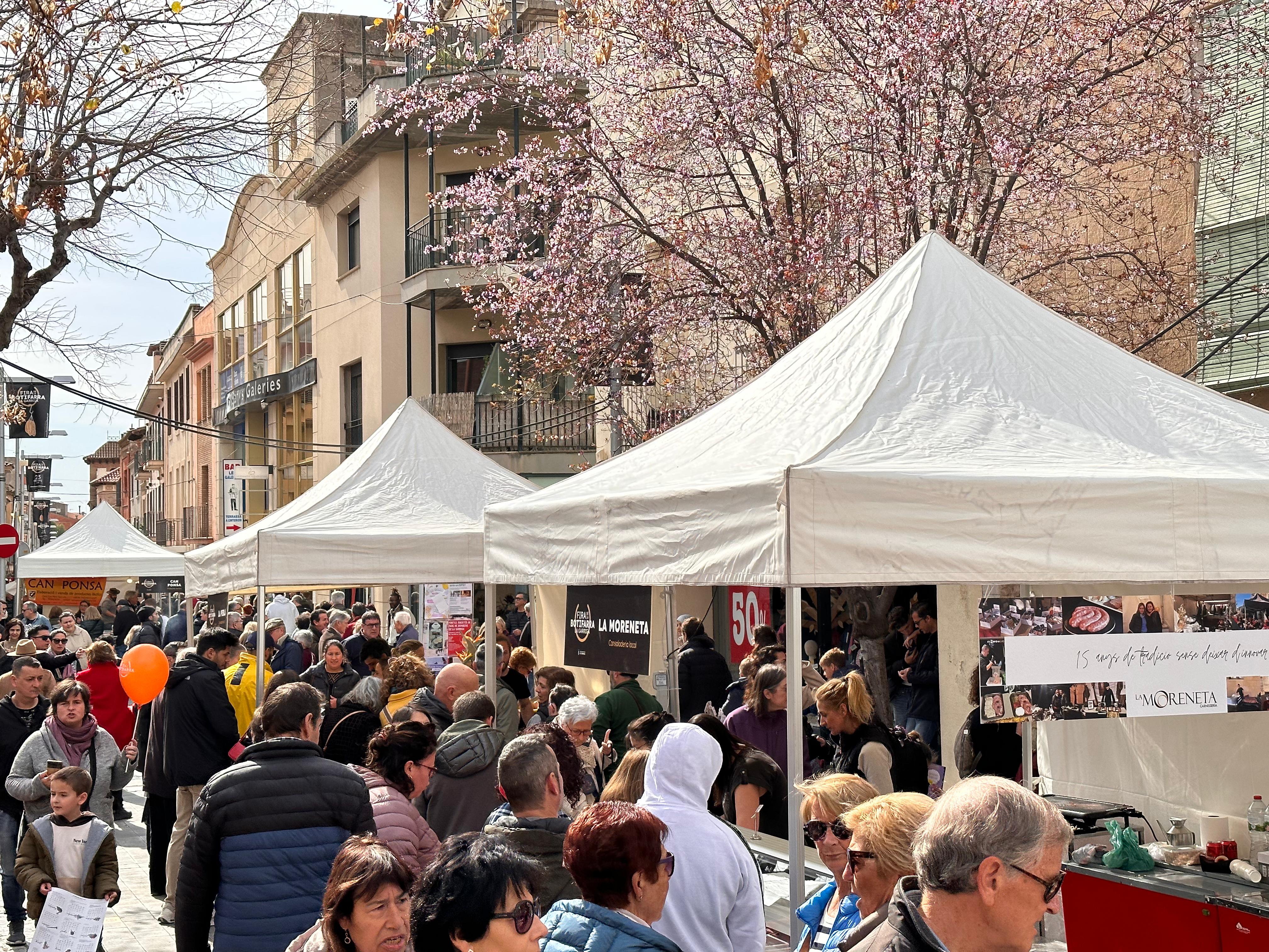 Productes de proximitat a les 40 parades de la Fira de la Botifarra