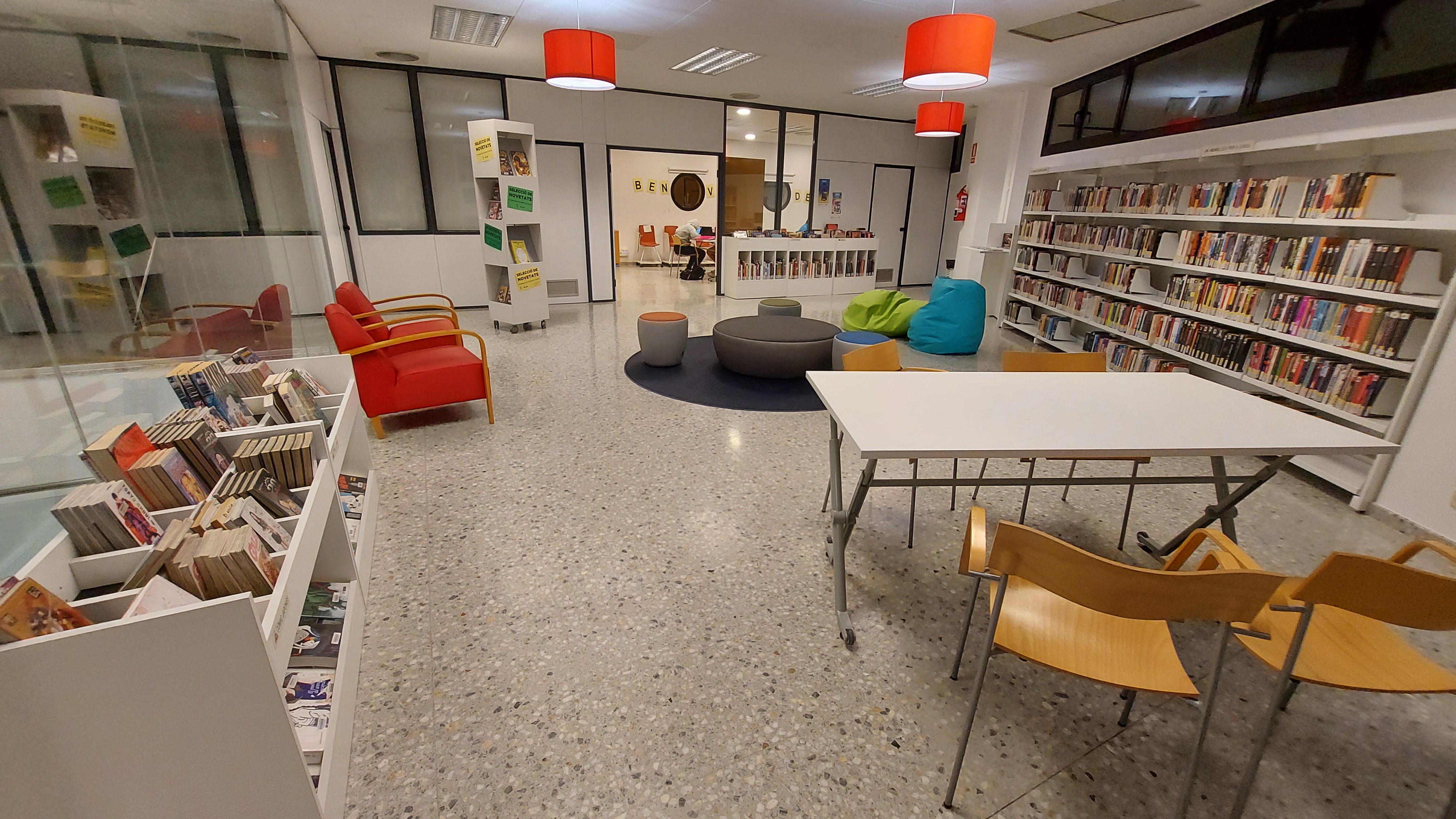 Obertura de les sales de treball de la biblioteca