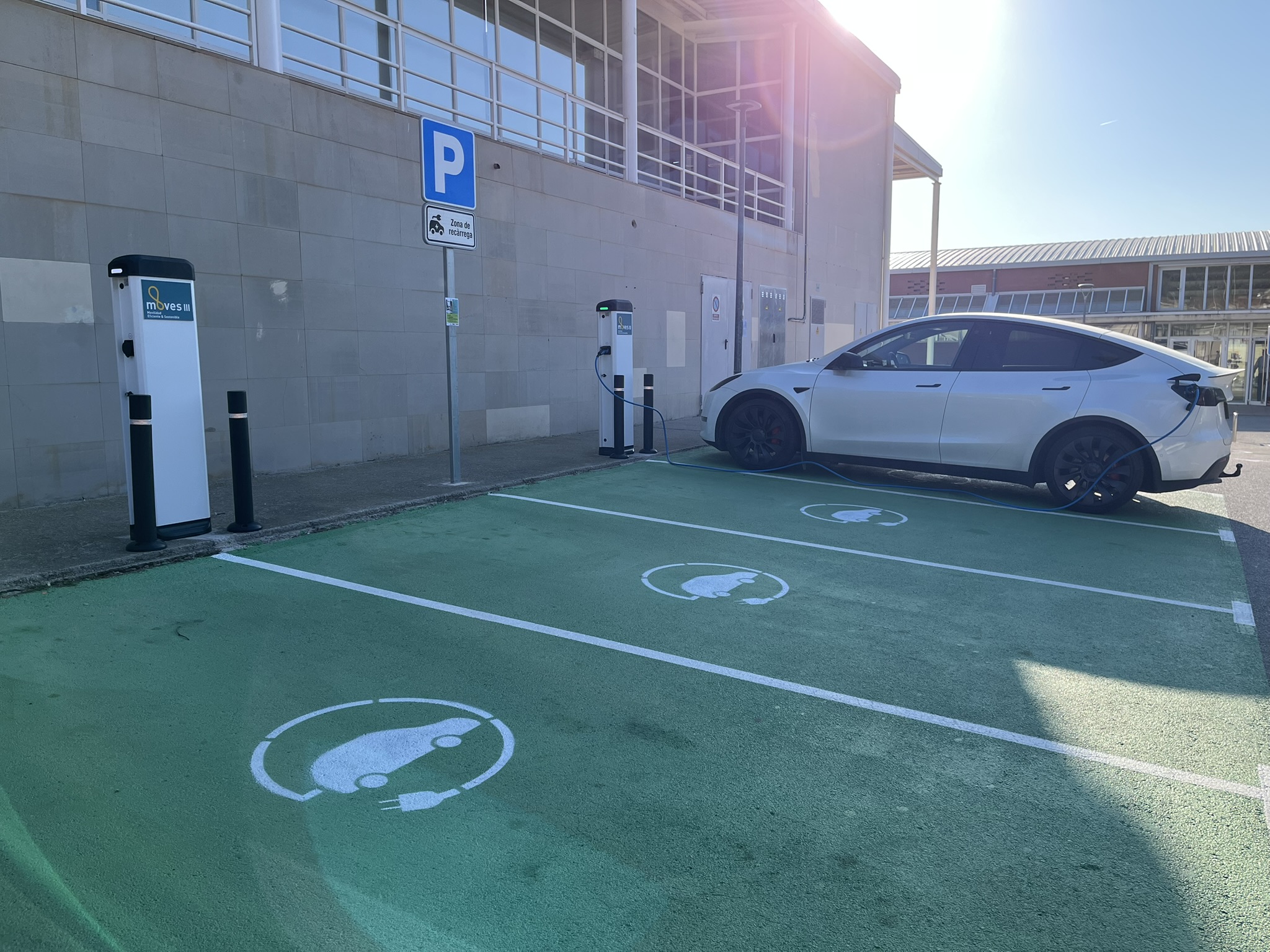 Nous carregadors per cotxes el&egrave;ctrics